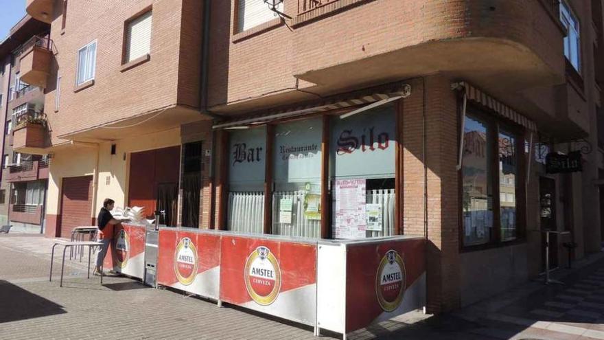 Instalación de una barra de bar en el barrio Santa Clara.