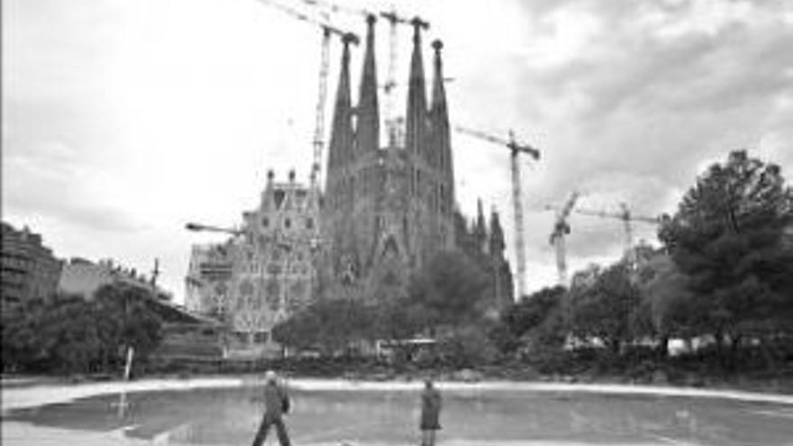 Diez barcos abastecerán de agua a Barcelona desde mayo