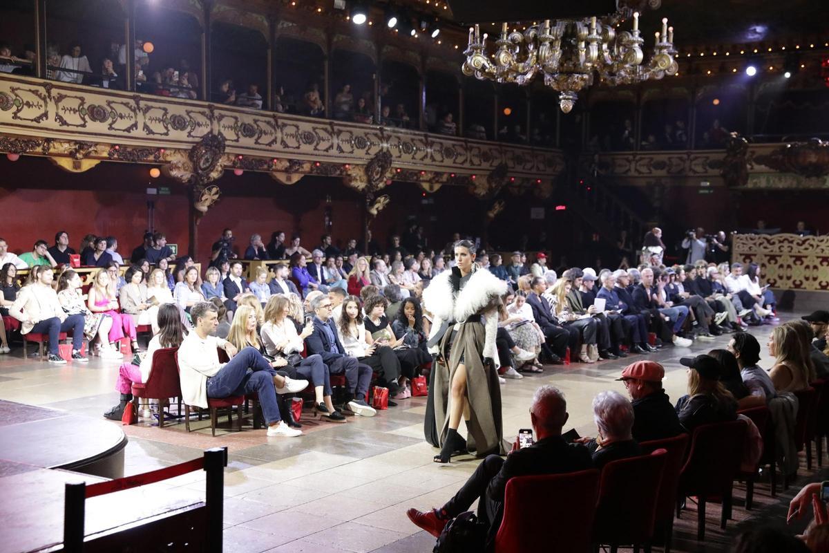 Desfile de las colecciones de final de curso de los estudiantes del IED Barcelona, en la sala La Paloma de Barcelona.