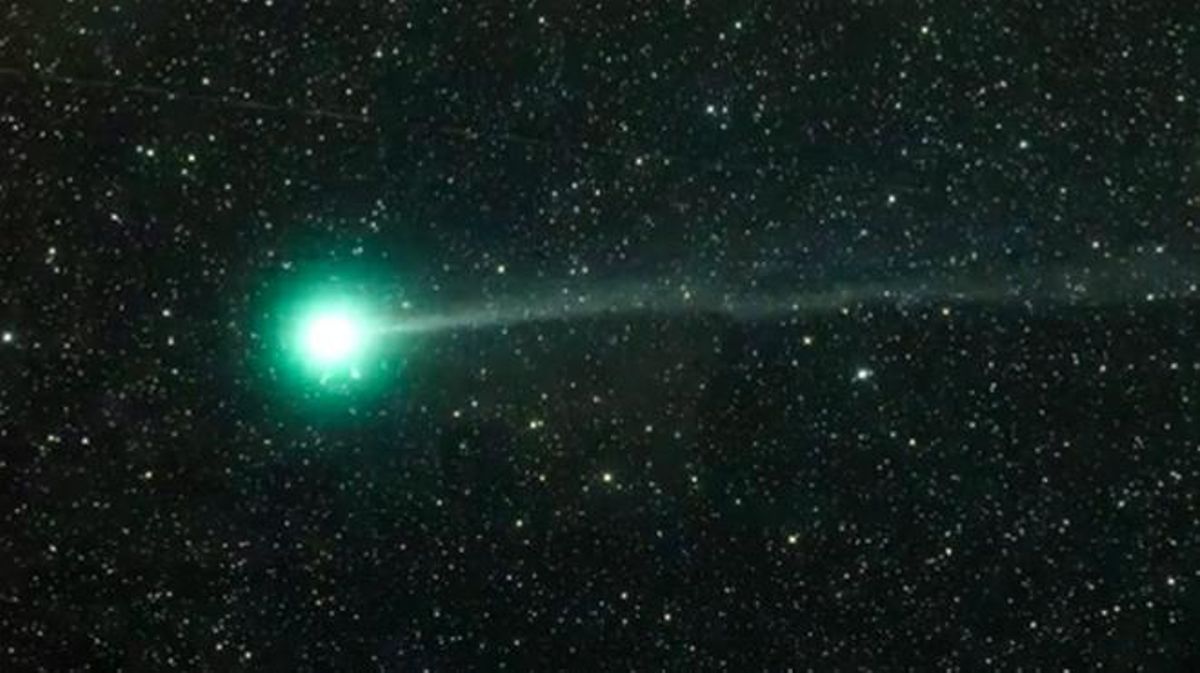 Petita animació basada en fotografies del cometa en moviment fetes el 28 de desembre.