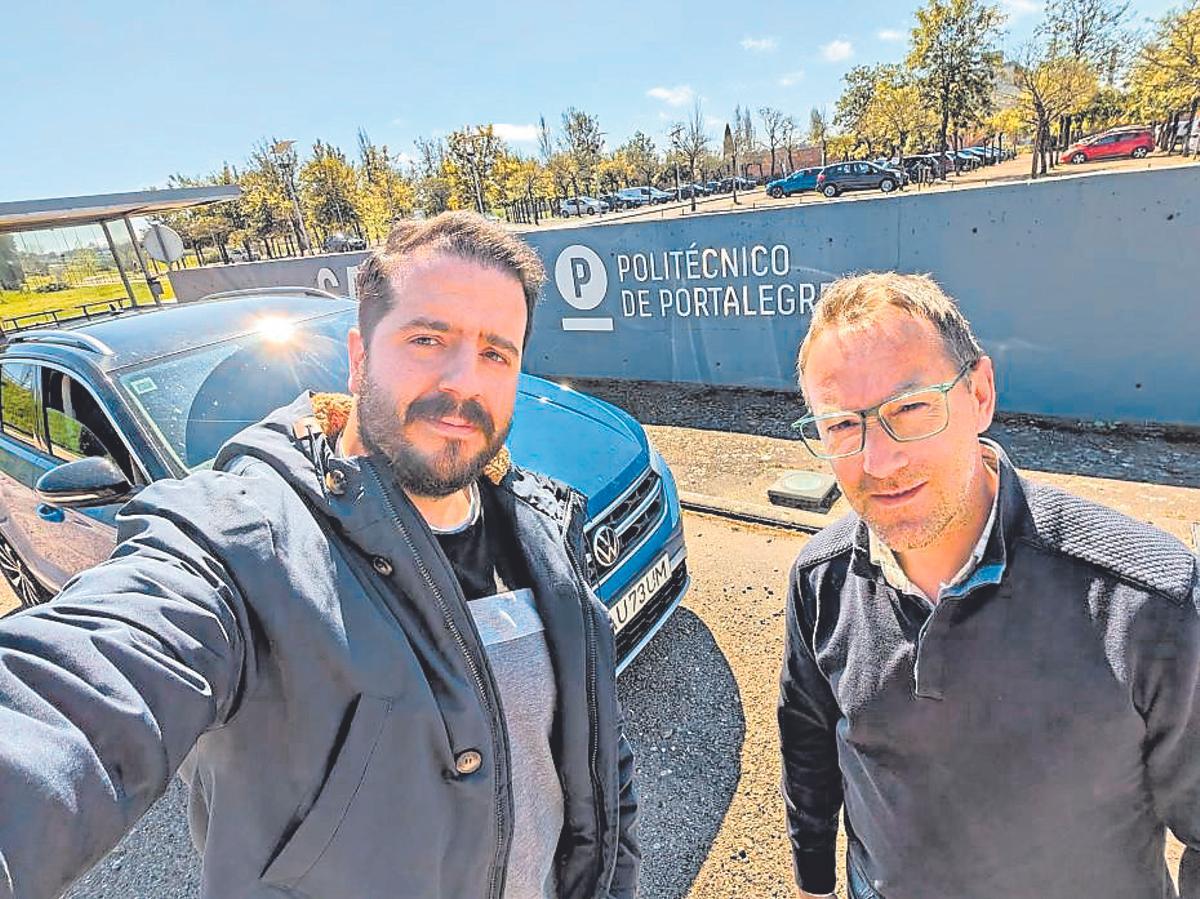Juan Cámara (a la izquierda), con su compañero para compartir coche.