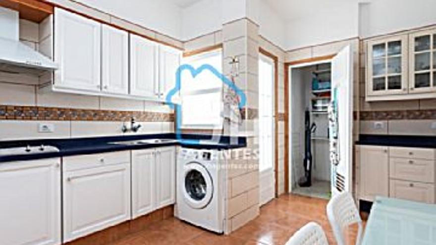 457.000 € Venta de piso en Residencial Anaga-Ifara-La Ninfa (S. C. Tenerife) 165 m2, 5 habitaciones, 3 baños, 2.770 €/m2...