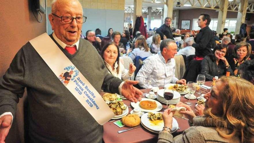 José Pérez Casalderrey celebró sus cien años con una gran comida en Rubiáns. // Iñaki Abella