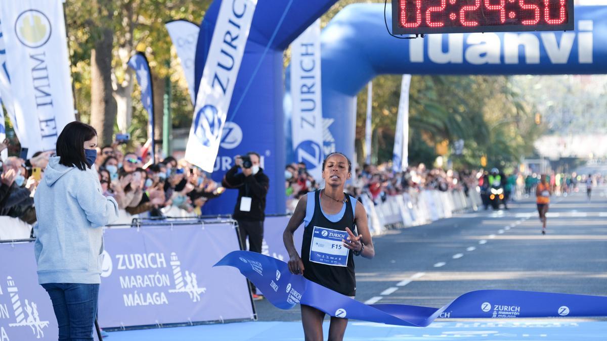 Las imágenes de la Zúrich Maratón de Málaga de 2021