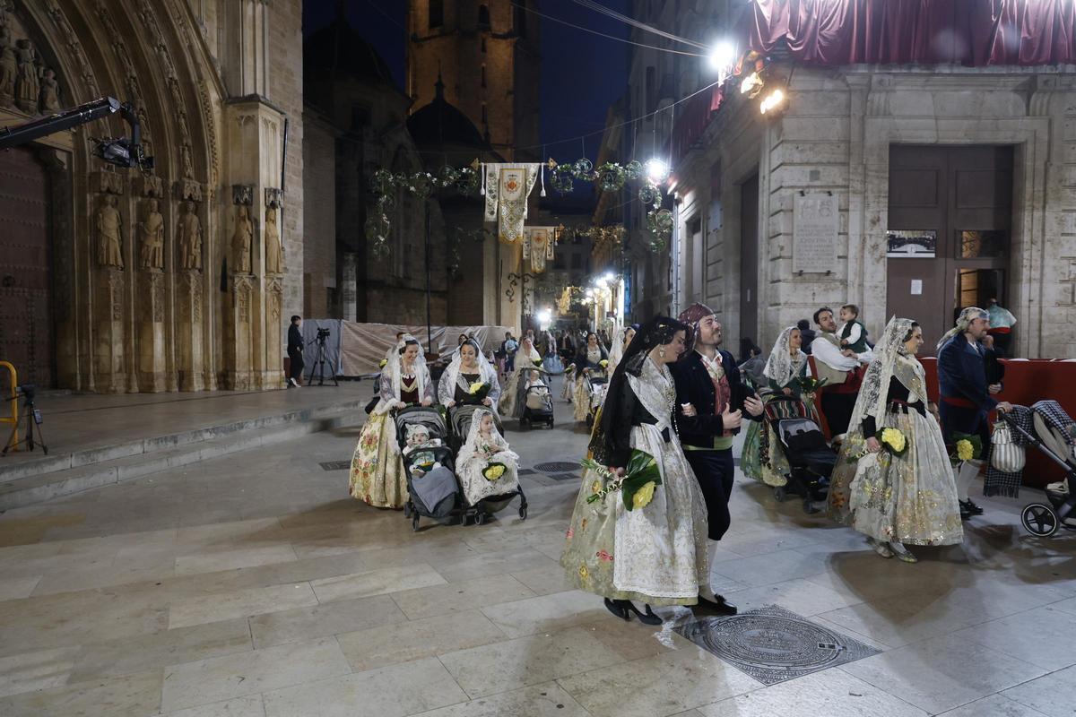 Todas las fotos de la Ofrenda del 18 de marzo por la calle San Vicente hasta la 20:30 horas