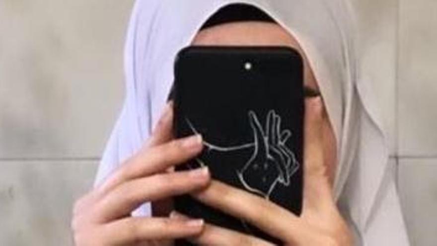 La noia que va fer la denúncia perquè no la deixaven fer pràctiques amb el vel islàmic