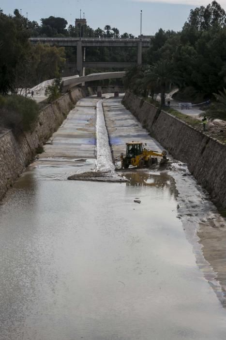 Fuga de agua en la ladera del Vinalopó