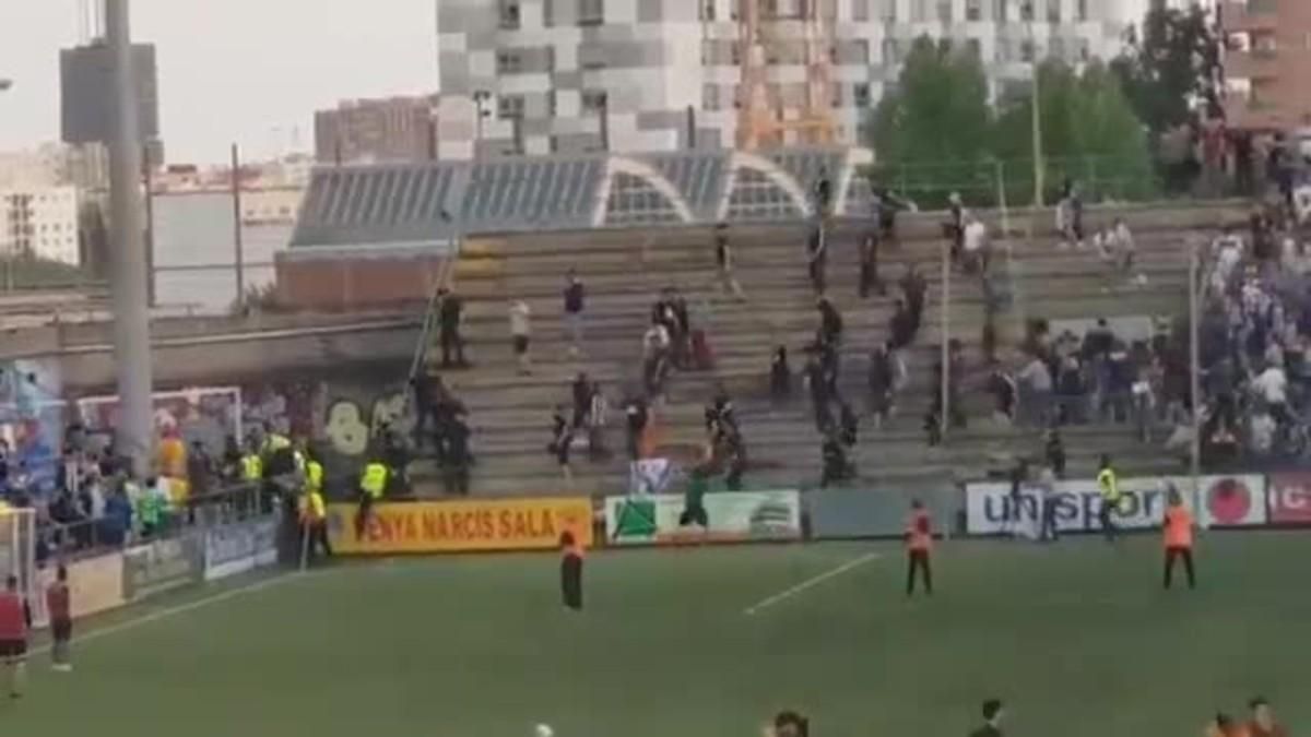 Disturbios tras el partido entre el Sant Andreu y el Castellón.