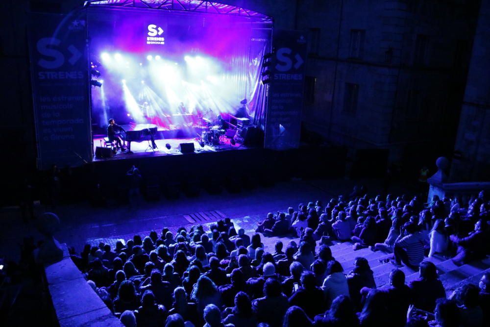 Joan Dausà tanca el Festival Strenes a les escales de la catedral de Girona