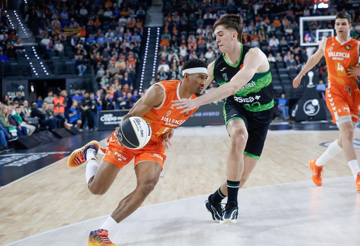 Primer partido de los cuartos de final entre el Valencia Basket y el Joventut de Badalona Simon Birgander Kameron Taylor. BALONCESTO. COPA DEL REY DE BALONCESTO. ROIG ARENA