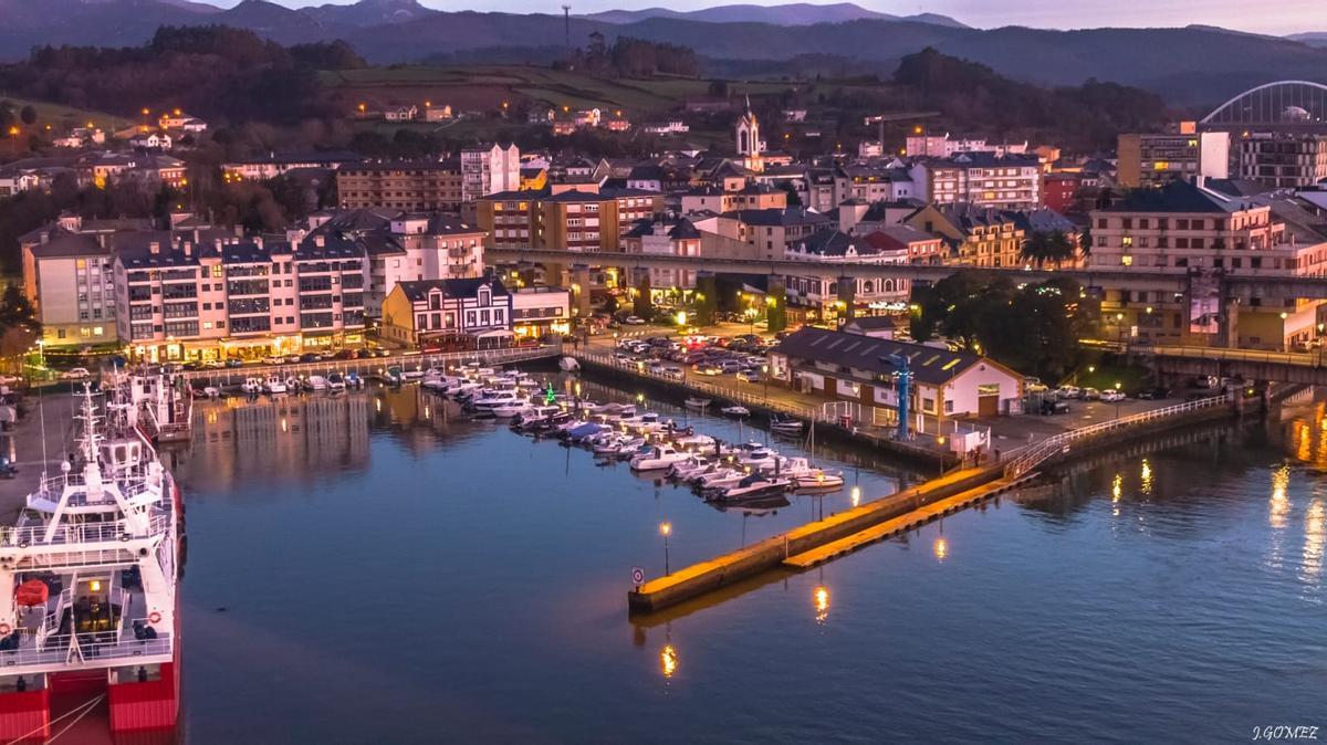 Vista aérea del puerto de Navia