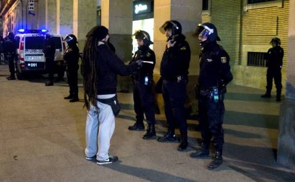 Imágenes de la manifestación de Zaragoza en protesta por la agresión policial de Valencia
