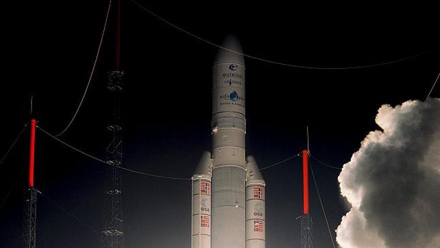 El consorcio espacial europeo Arianespace pone en órbita en la noche del 20 de diciembre de 2008 desde la base europea espacial de Kurú, Guayana Francesa, el Ariane-5, un satélite de telecomunicaciones para el operador Eutelsat.