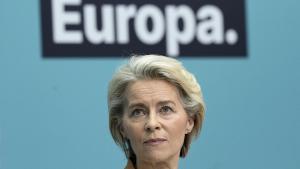 La presidenta de la Comisión Europea, Ursula von der Leyen, durante la presentación de su candidatura, este lunes en Berlín.