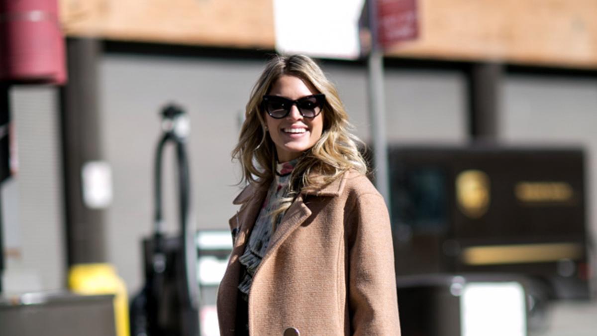 Streetstyle Semana de la moda de Nueva York, abrigo camel
