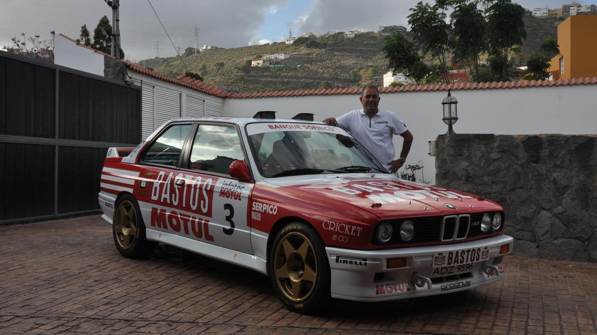 Iván Armas junto a su nueva adquisición, BMW M-3 Prodrive