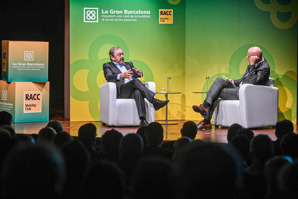 El presidente del RACC, Josep Mateu, en la conferencia sobre la movilidad en la Gran Barcelona en la Pedrera