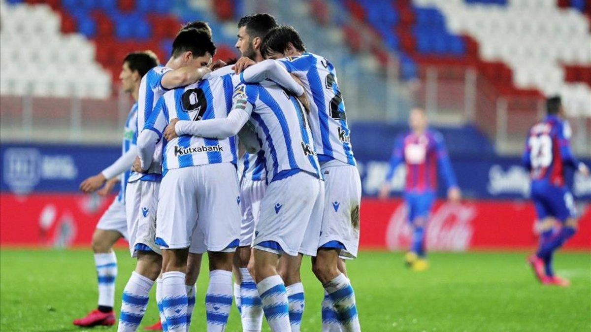 Los jugadores se se bajan el sueld0