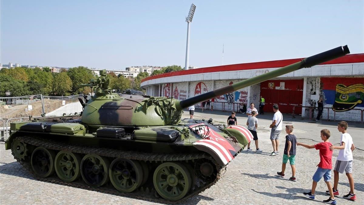 zentauroepp49584471 belgrade  serbia   27 08 2019   boys walk past a former yugo190828194642