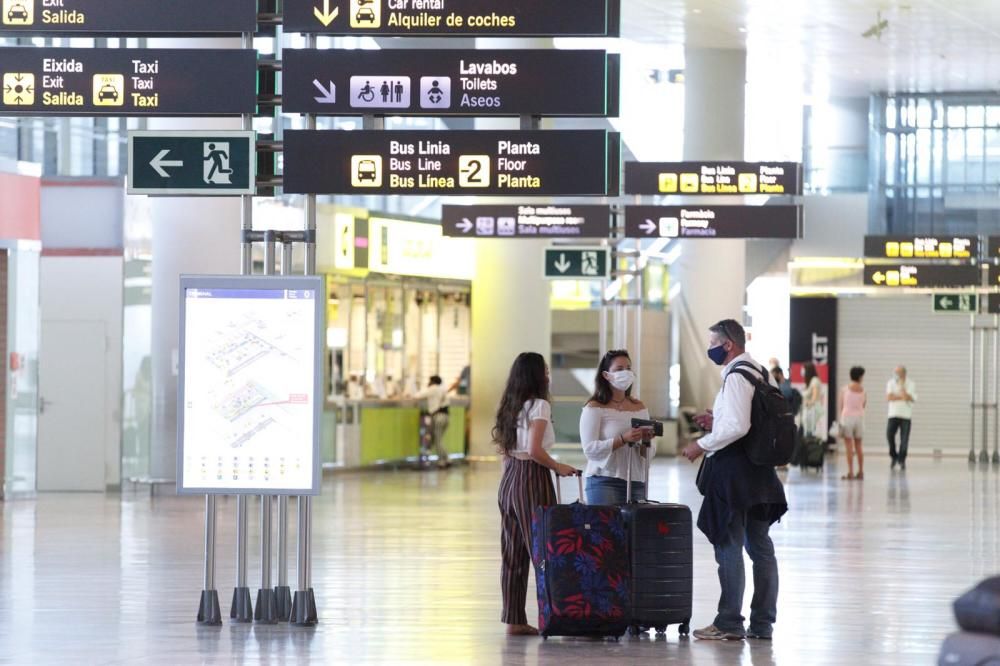 El aeropuerto del Altet retoma su actividad con la llegada de la nueva normalidad.