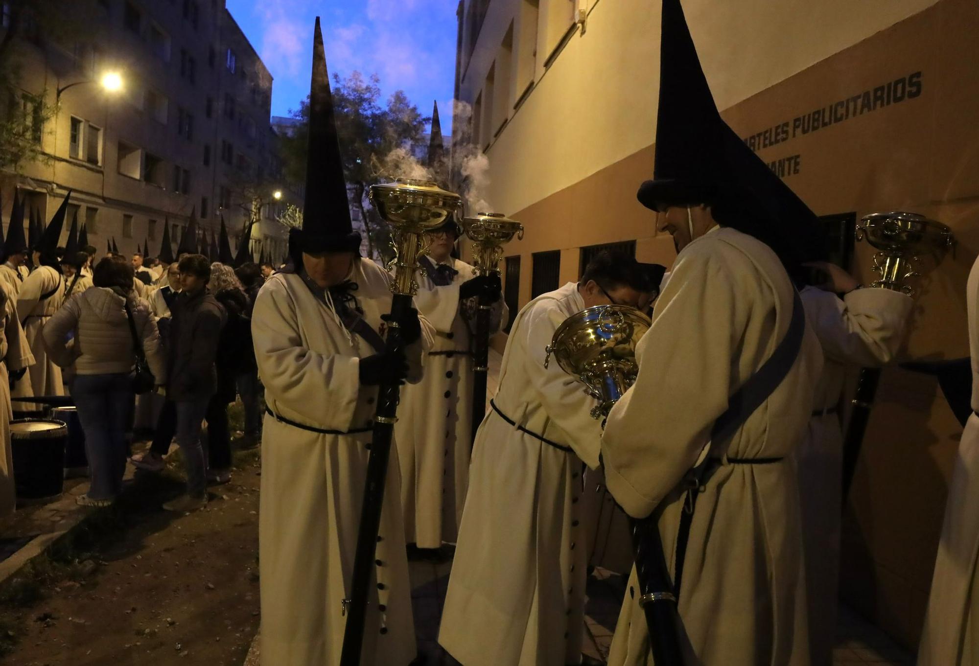 En imágenes | Vía Crucis de Nuestra Señora de la Piedad en Zaragoza