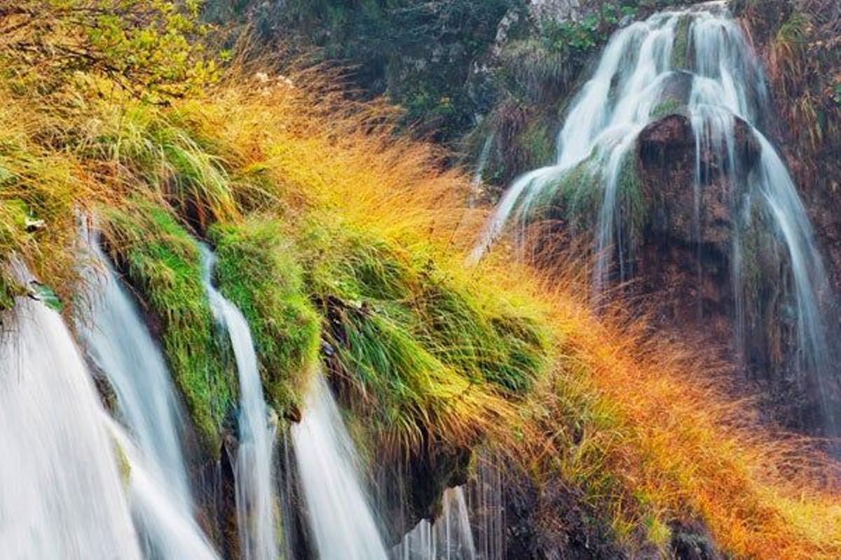 Cascada en el Parque Nacional de los Lagos de Plitvice, en Croacia.