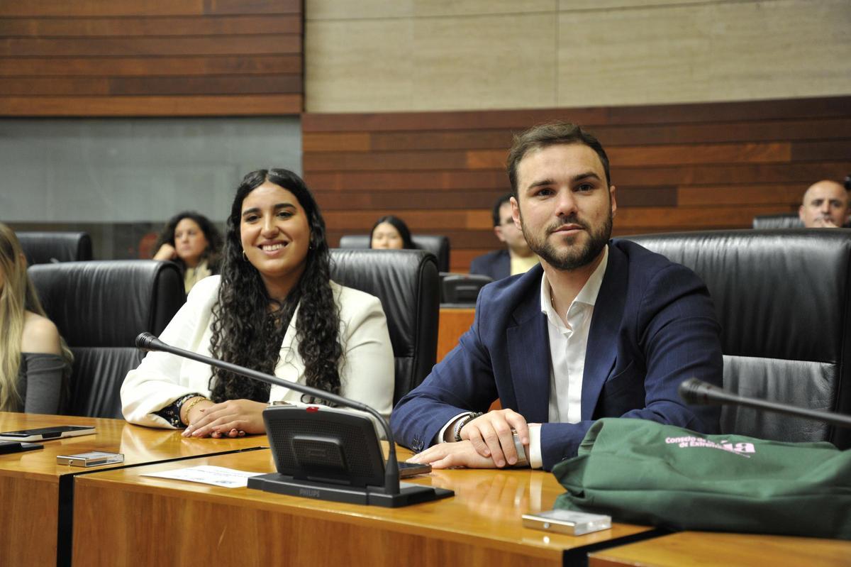 40 años de voz joven en Extremadura ante el reto de quedarse 40 años de voz joven en Extremadura ante el reto de quedarse