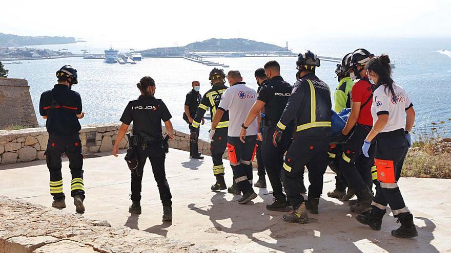 Herido un trabajador del Parador al caerle encima un arco de piedra