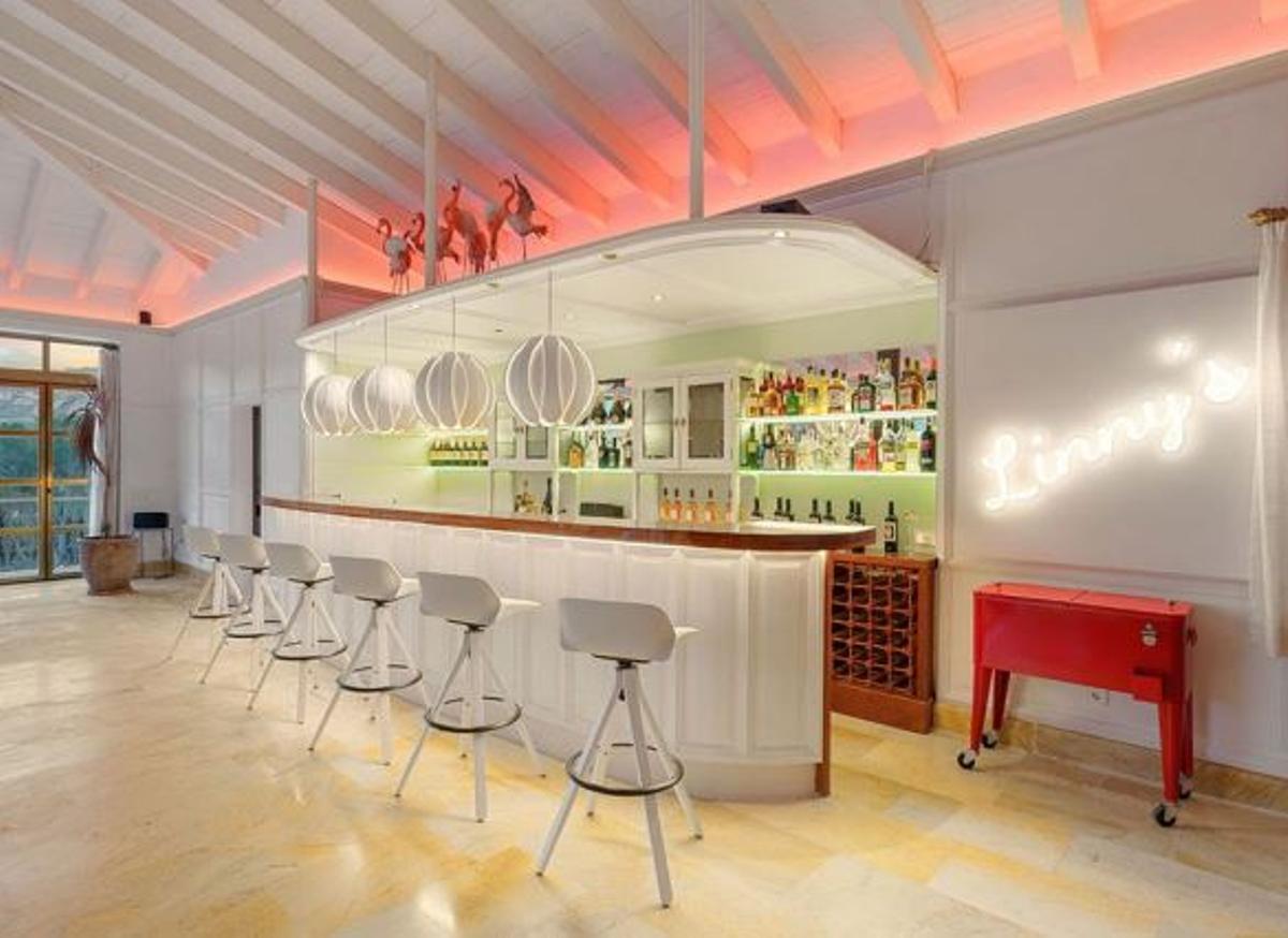 Auch innen mit Bar: das Castello M in Son Vida.