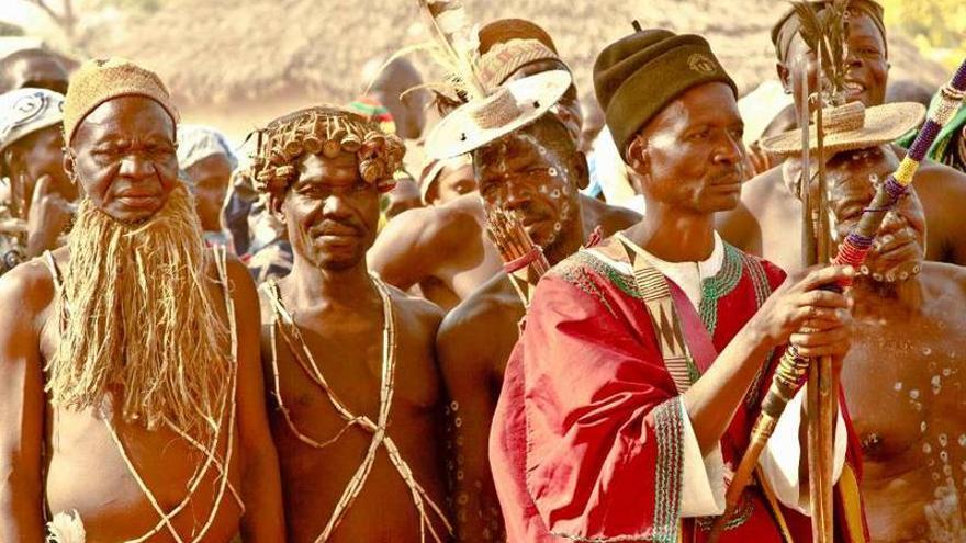 Fiesta tradicional del rey Bouba del filme &quot;Camerún, ao Norte&quot;, de Xisela Franco.