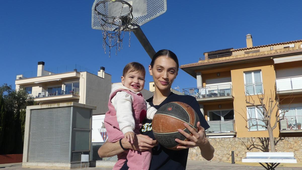 VÍDEO | Neus Bermejo: mare, model i jugadora del Club Bàsquet L'Escala