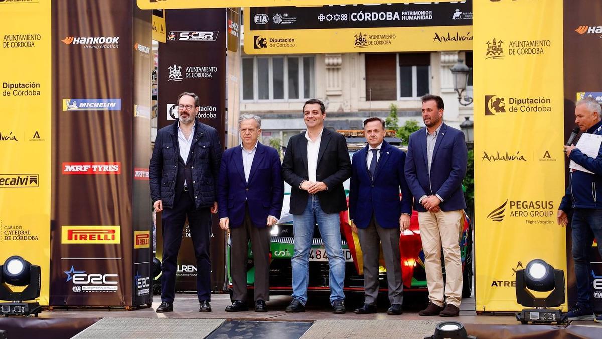 Adolfo Molina, Salvador Fuentes, José María Bellido, Manuel Aviñó y Manuel Muñoz, en la ceremonia de salida.