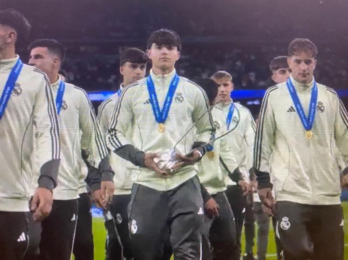 Los campeones de la Youth League son ovacionados por la grada del Bernabéu