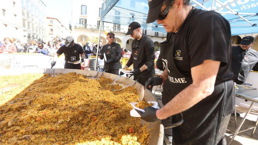 Arroz tradicional para 1.500 personas en el Ayuntamiento de Alicante por el evento Soles Repsol