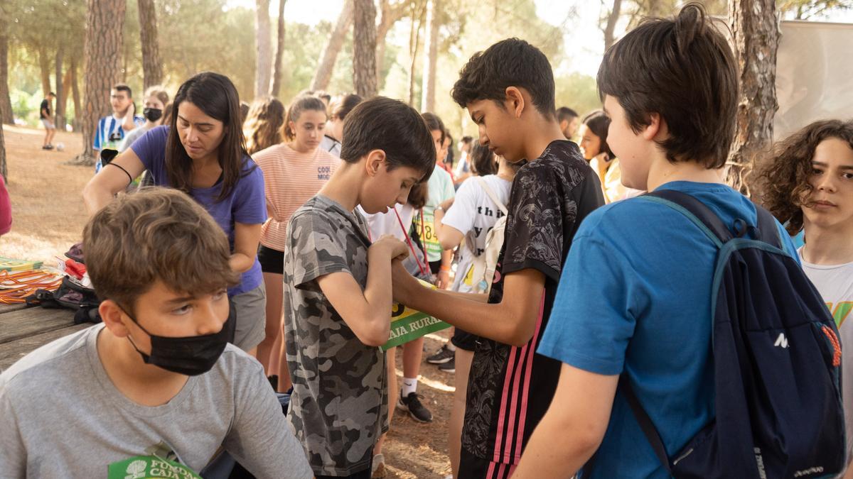 Un momento de la preparación de la carrera por Valorio con alumnos del  colegio Medalla Milagrosa