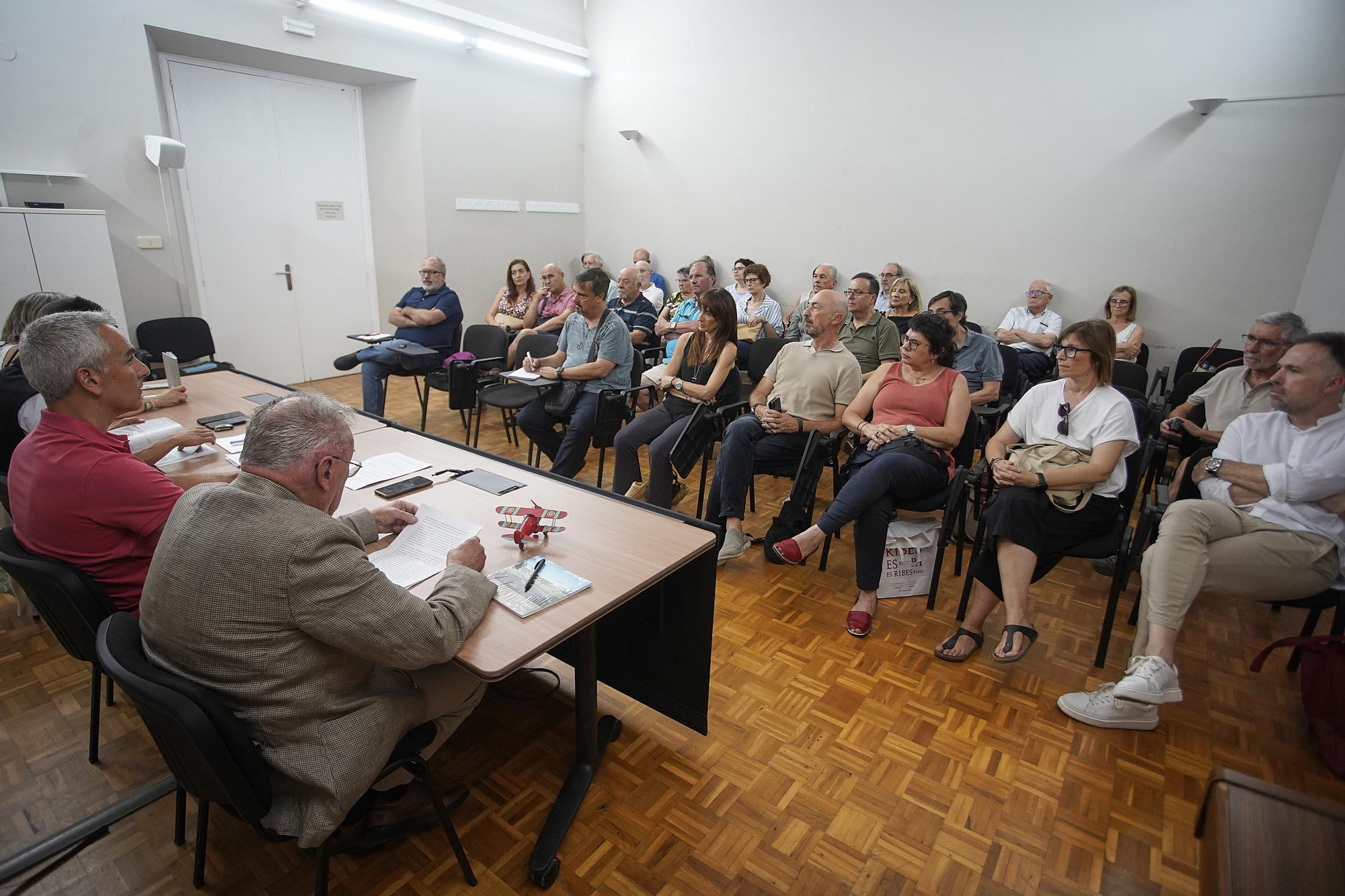 Les fotos de la presentació del llibre "L’aviació", un nou volum dels "Quaderns de la Revista de Girona"