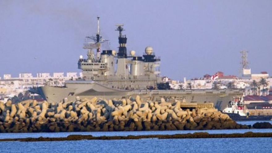 El &#039;HMS Illostrious&#039; ya está en el puerto de Rota