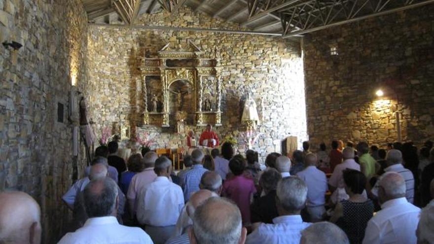 Imagen del oficio religioso celebrando Santiago Apóstol que tuvo lugar ayer en la iglesia de Pumarejo.