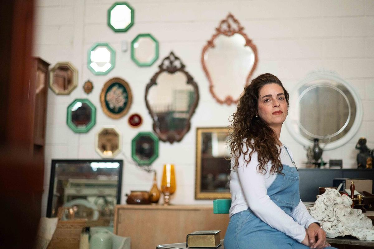 Guadalupe´s, la zaragozana que restaura muebles antiguos: "Los desechos de algunos son mis tesoros"
