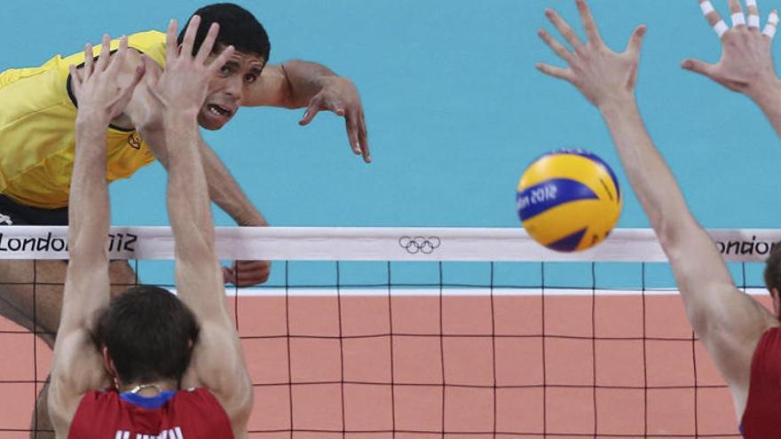 La selección rusa de voleibol remonta hasta el oro