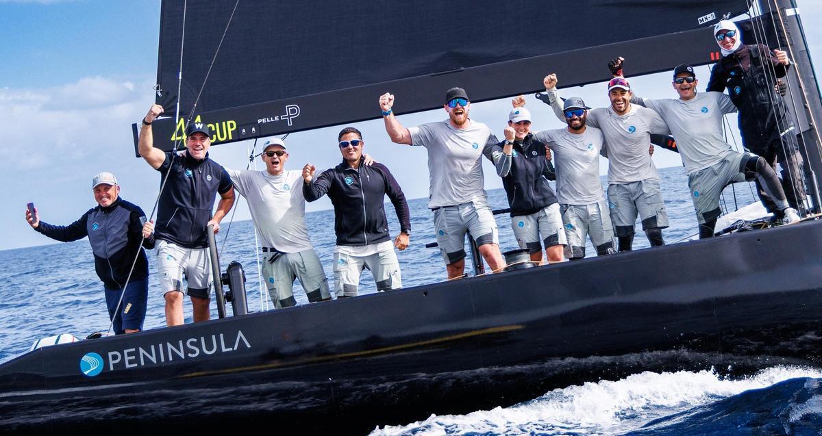 La tripulación del Península Racing, campeón de la 44 Cup Calero Marinas.