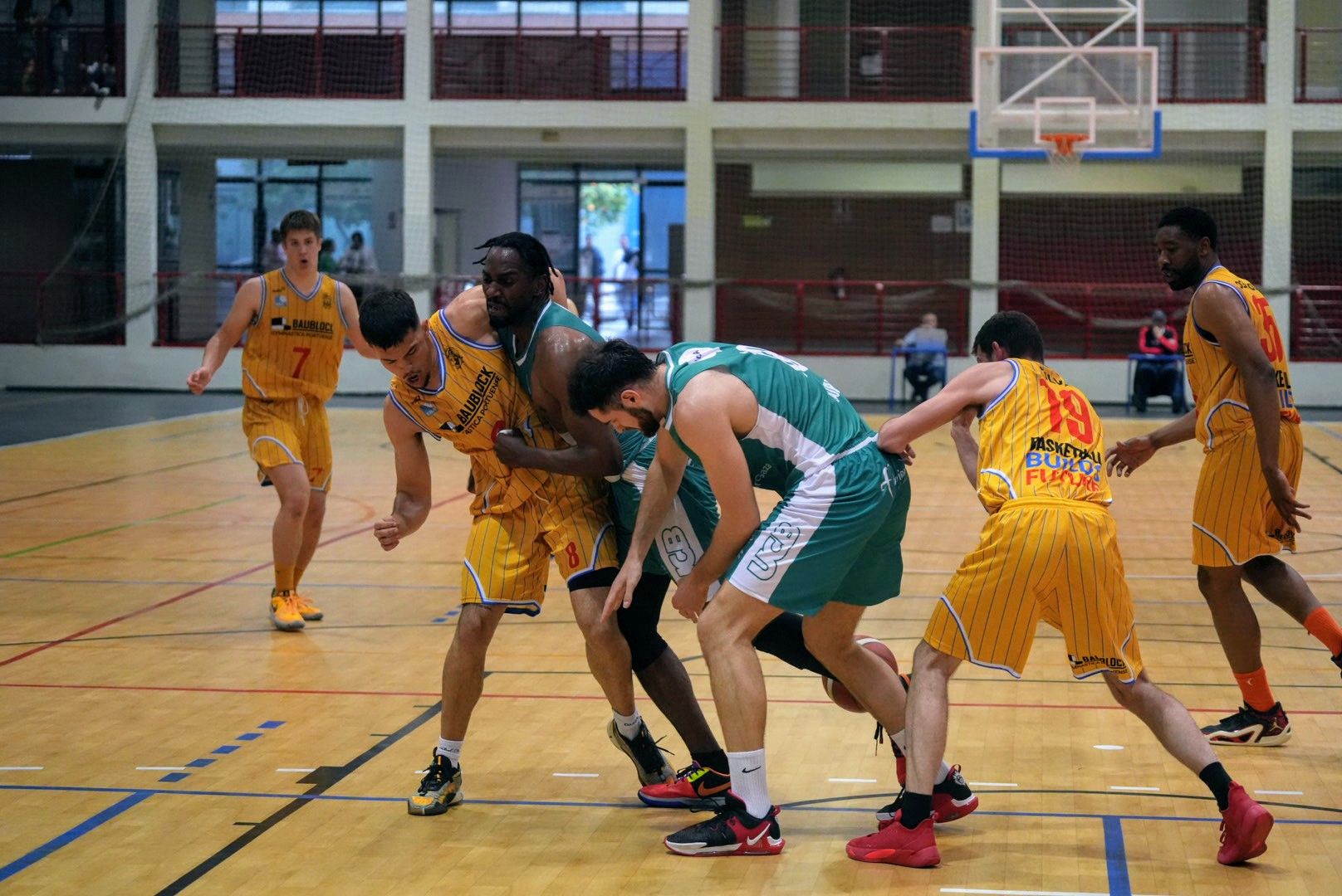 UCB Córdoba-Gymnástica Portuense: el partido de la Liga EBA en imágenes