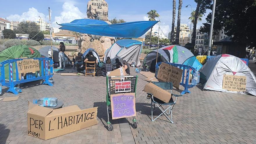 Los acampados por la vivienda en Palma preparan una cena popular: "Esta noche seremos más"