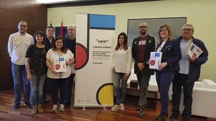 La presentación de la actividad con el alcalde, Javier Esquembre.