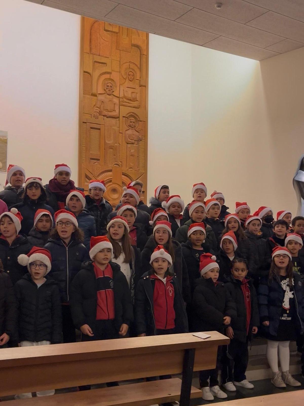 El coro del colegio Divina Providencia, durante un concierto.