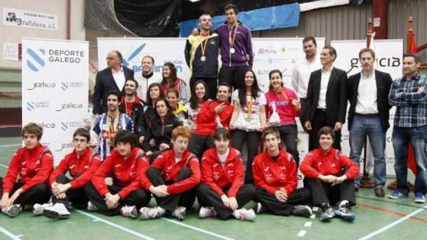 Foto de familia de los ganadores del Campeonato de España Absoluto, en A Estrada. // Bernabé/Cristina M. V.