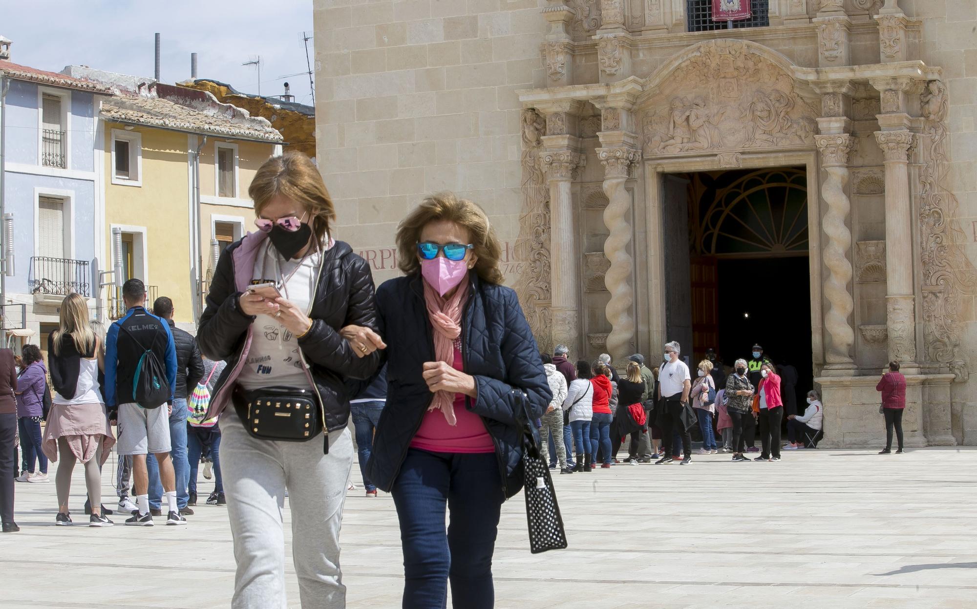 Largas colas en Santa Faz durante el domingo