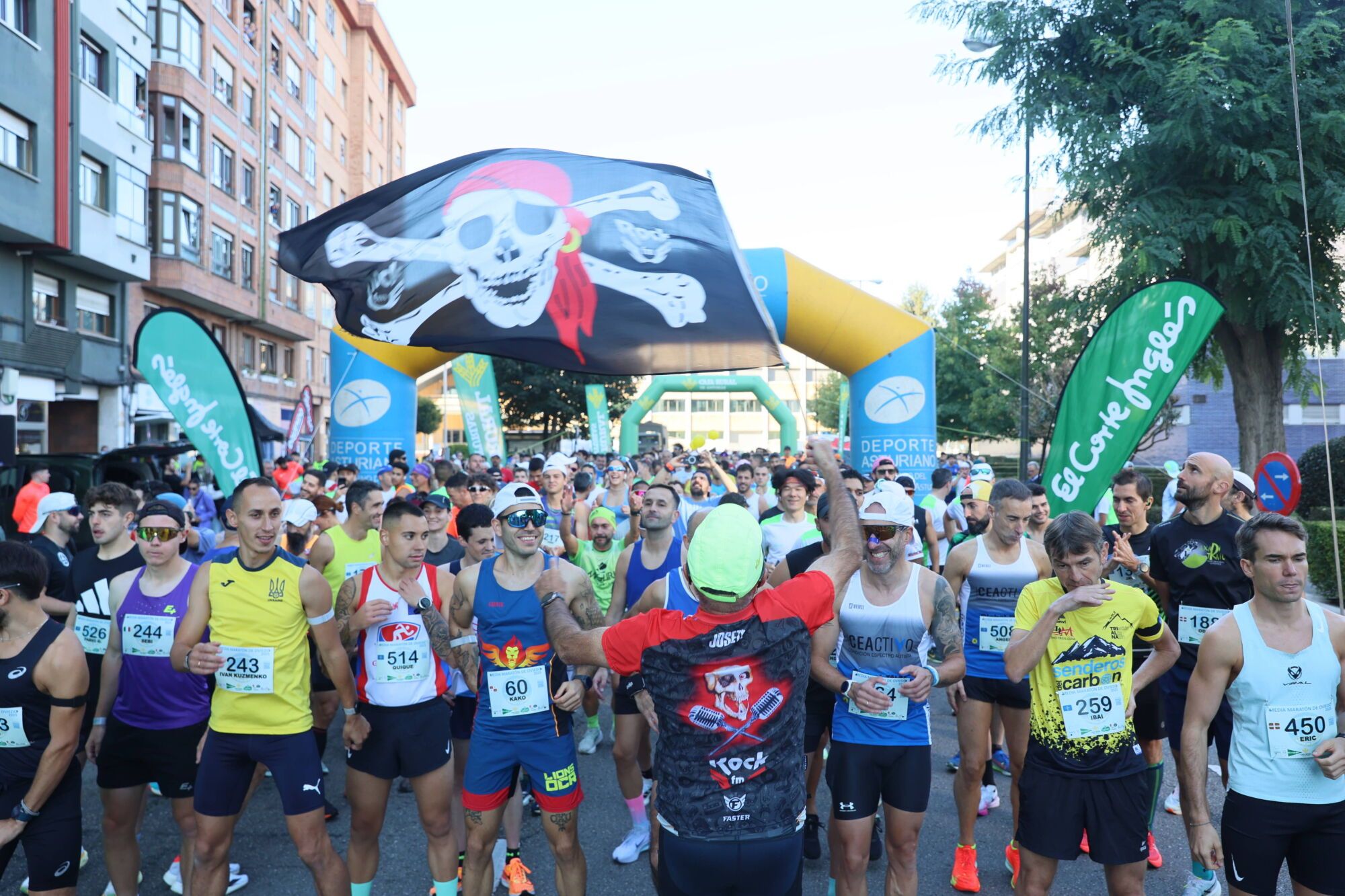 Marco García y Lola Pérez reinan en una media maratón “de récord” en Oviedo