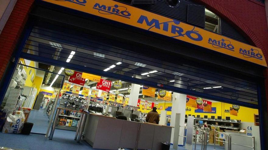 La botiga que Miró té al centre comercial Espai Gironès, a Salt, podria acabar de baixar la persiana