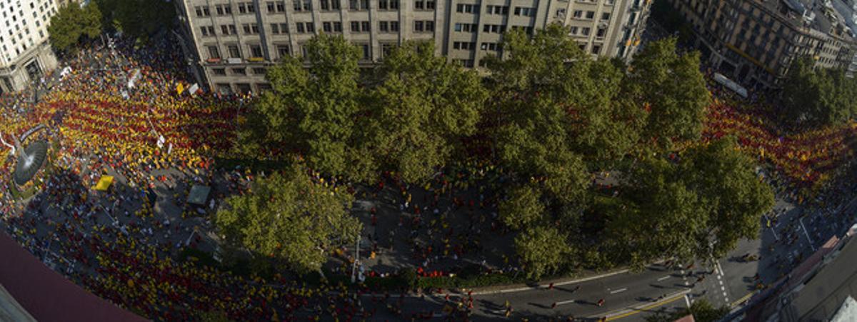 Multitudinaria V formada en Barcelona.